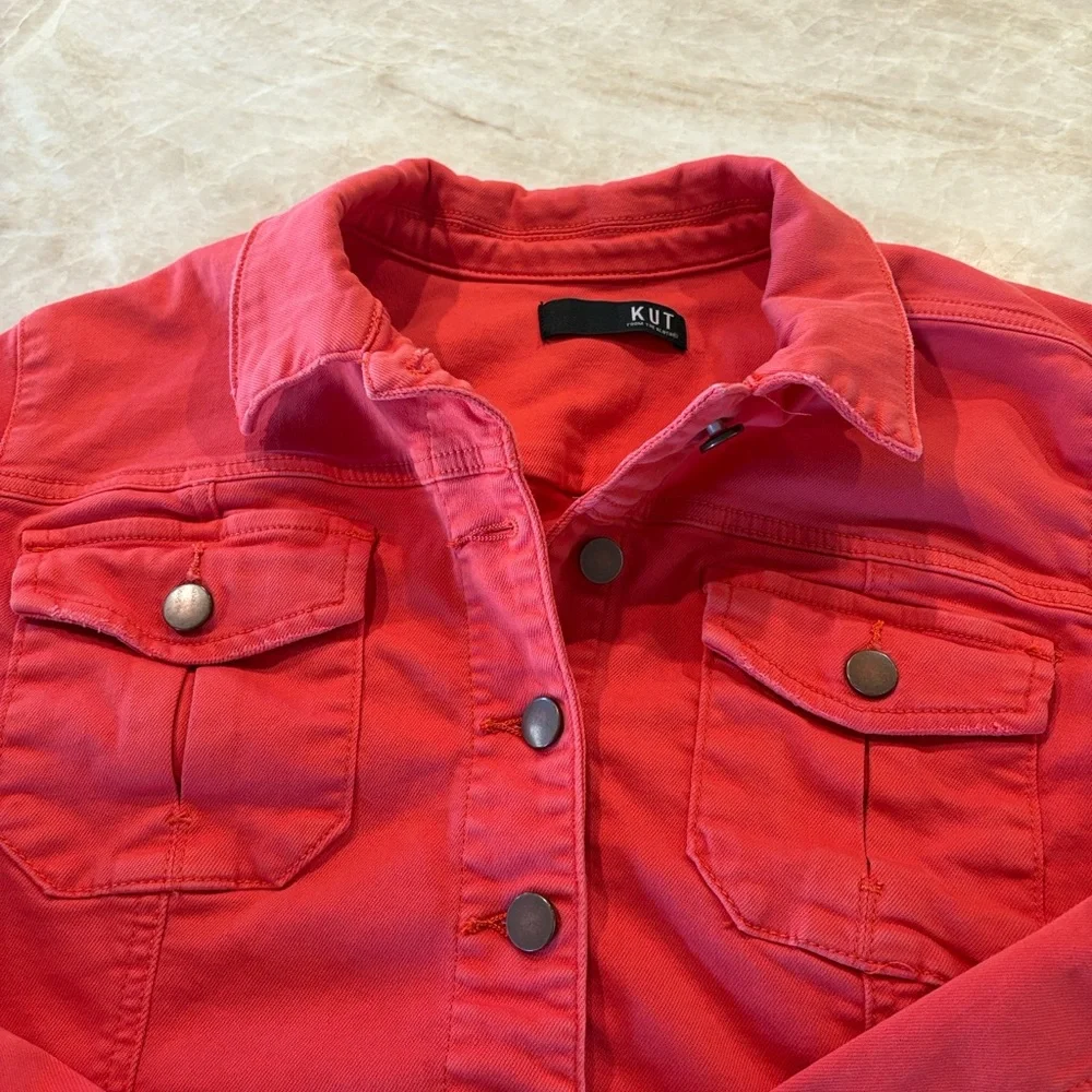 KUT women’s twill colored denim jacket. - Picture 6 of 16
